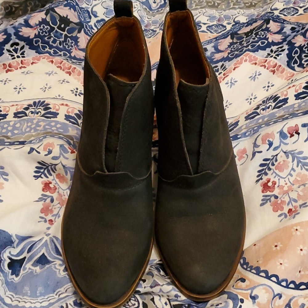 Vintage hard to find Lucky Brand Booties